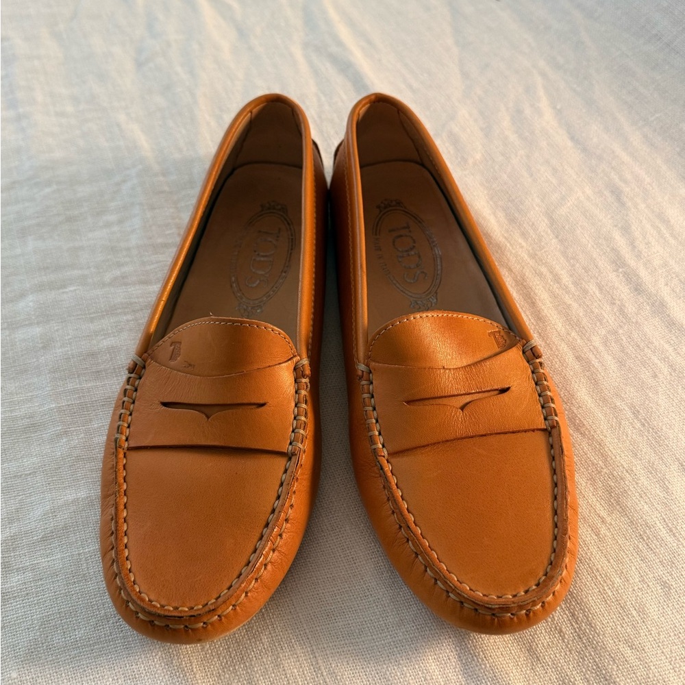 Tod's Tan Leather Loafers